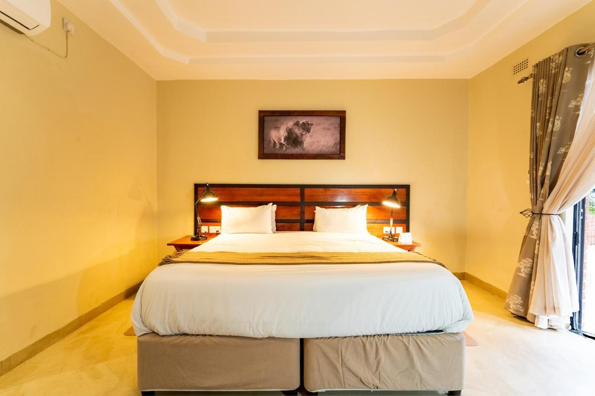 The Shrub Lodge Victoria Falls Exterior photo